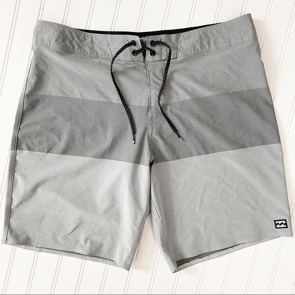 BILLABONG tribong airlite boardshorts swim size 34
